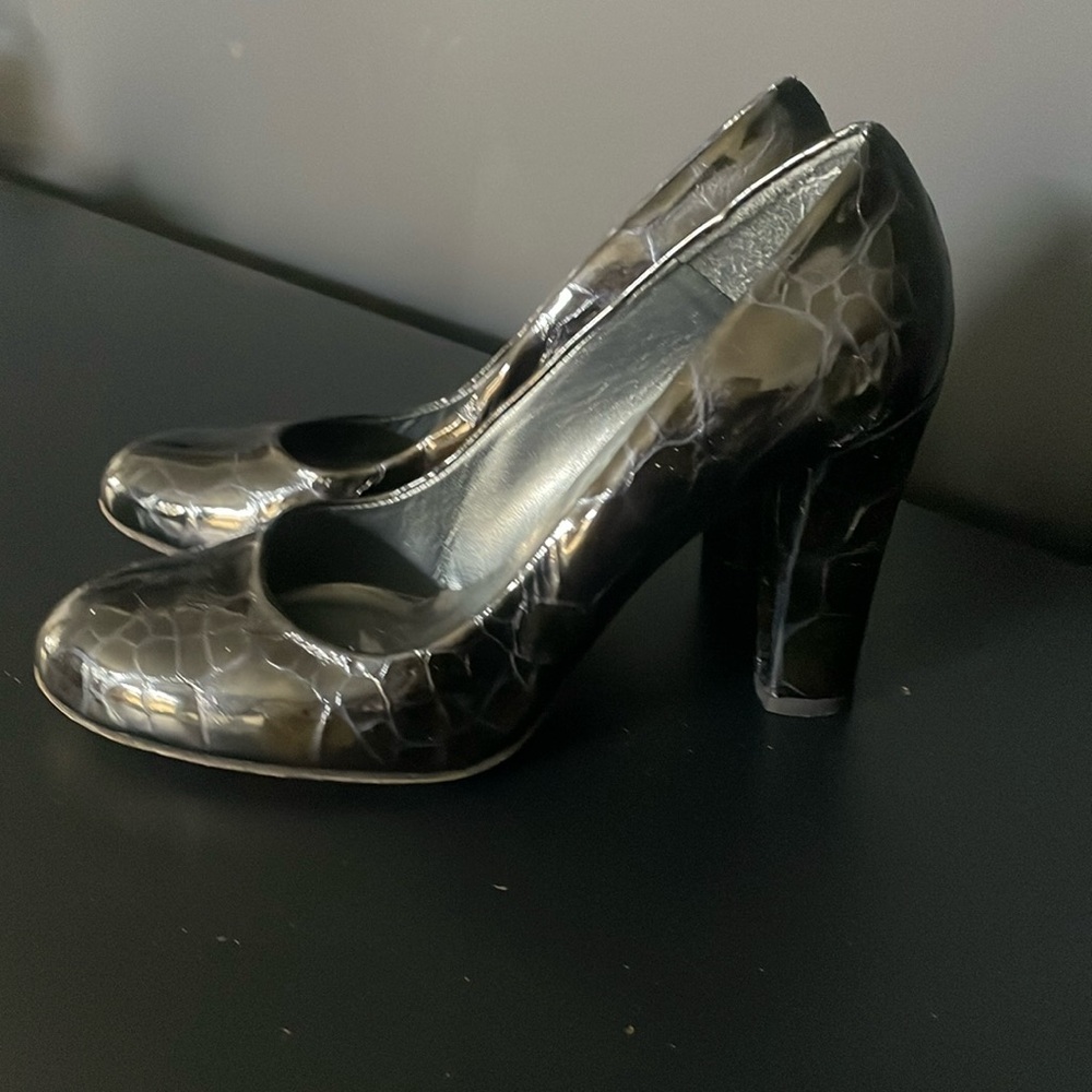 STUART WEITZMAN crocodile print black heels